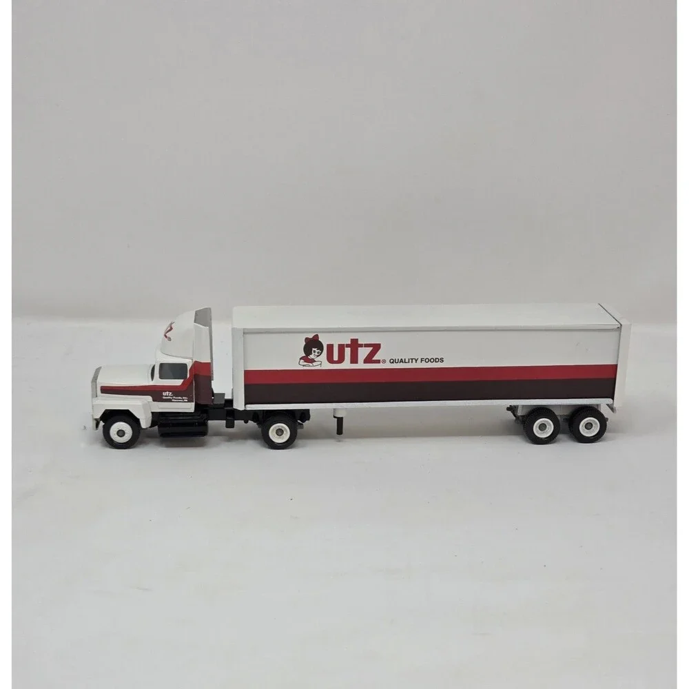 UTZ Quality Foods‎ Promo FORD CL9000 SEMI-TRUCK TRAILER Winross Diecast 10